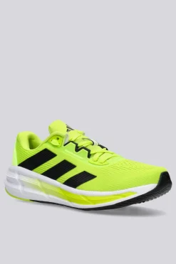 adidas Questar 3