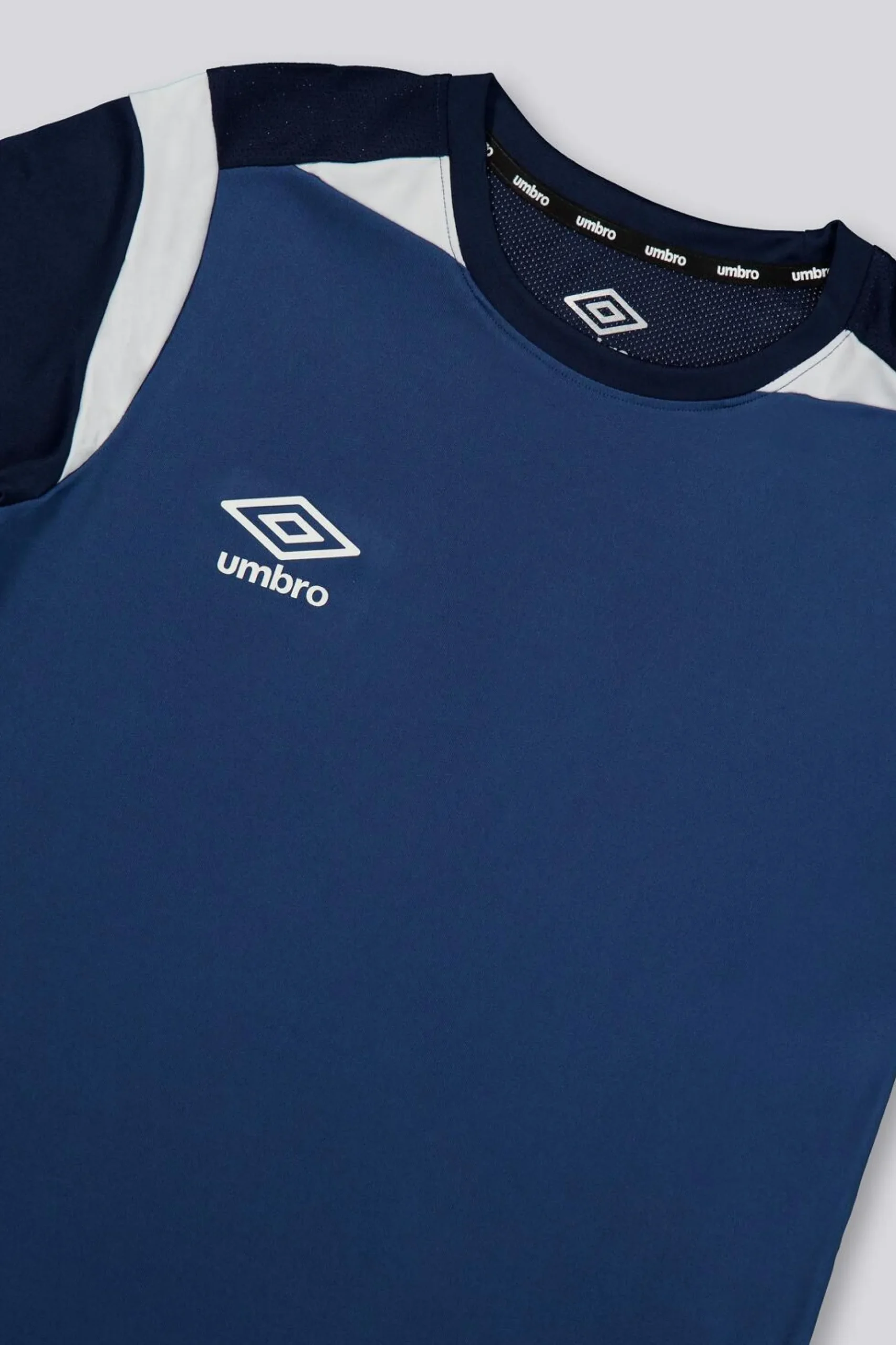 Camiseta Umbro Basic