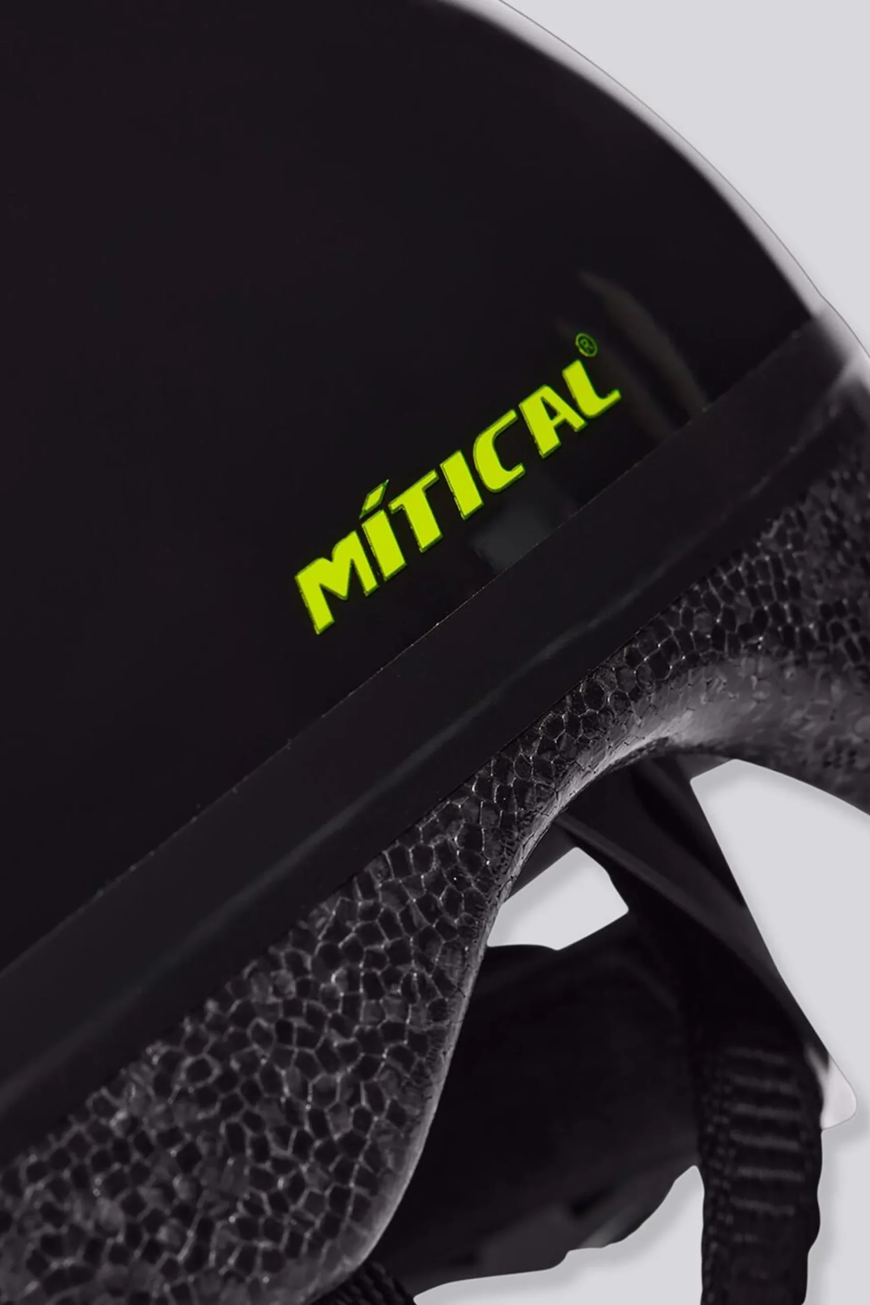 Casco Mítical