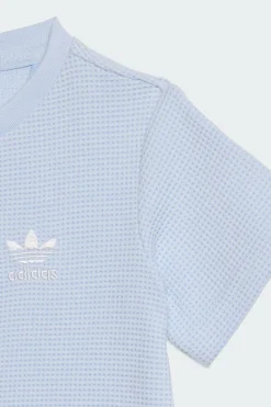Conjunto De Pantalón Corto Y Camiseta Gofrada Regular adidas