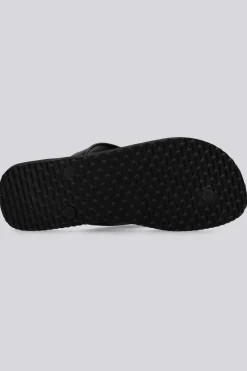 Havaianas Track Waves