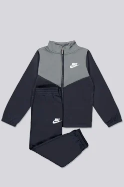 Nike Ess