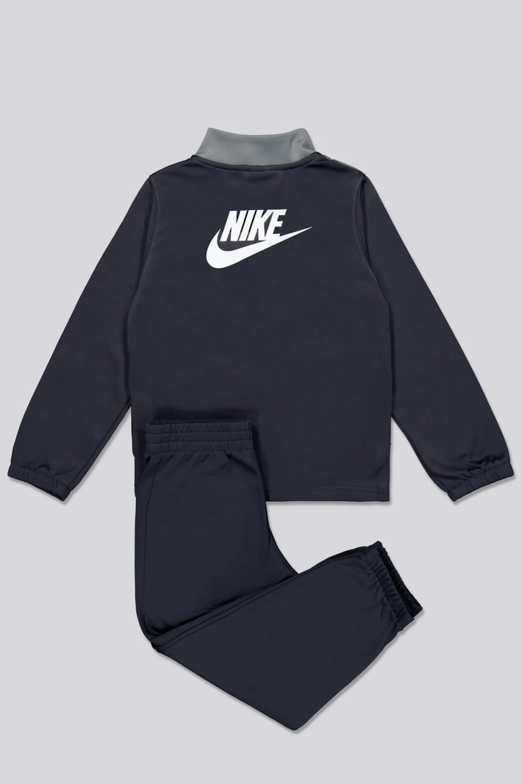 Nike Ess