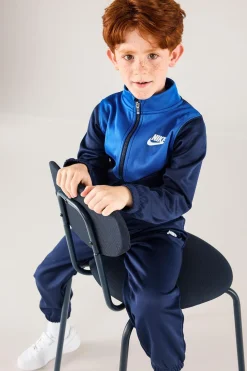 Nike Ess