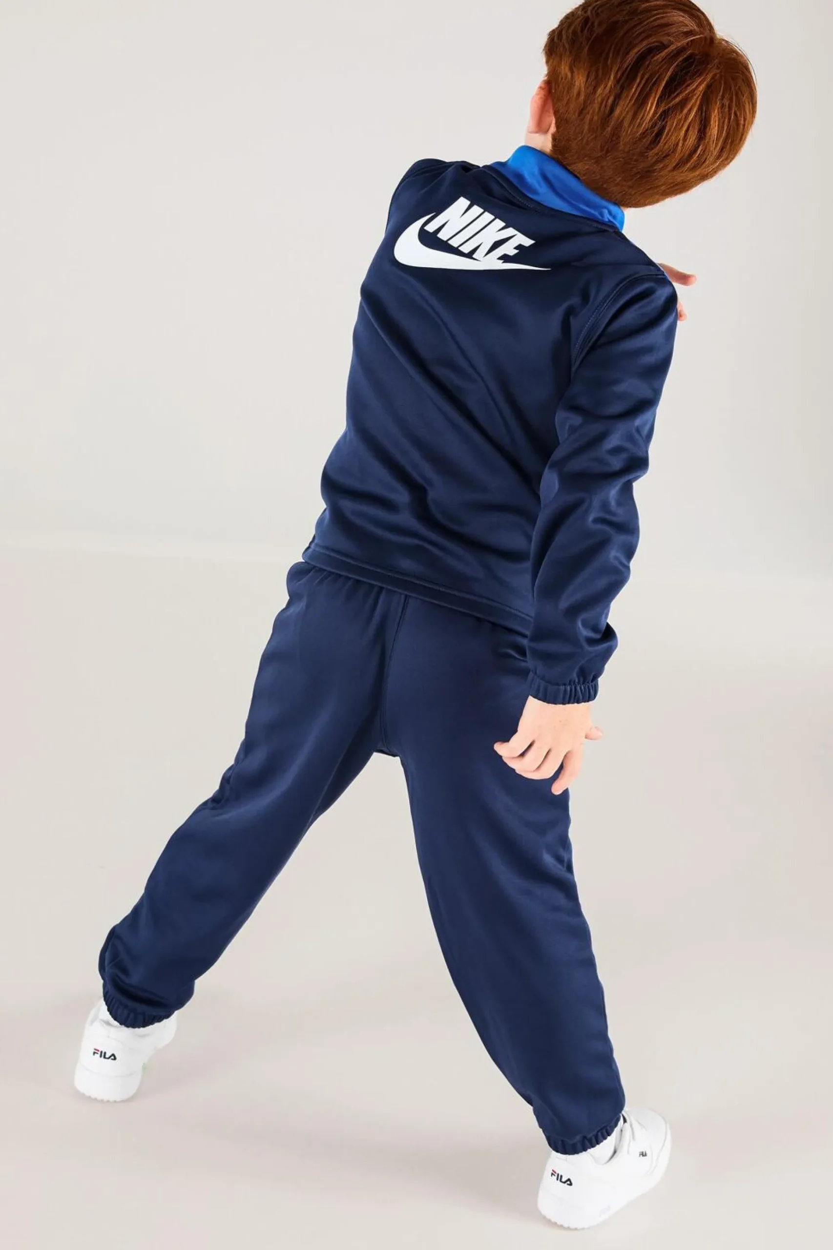 Nike Ess