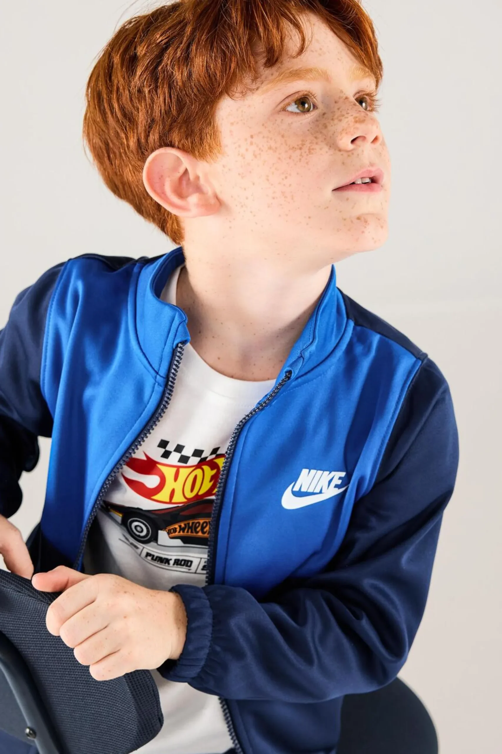 Nike Ess