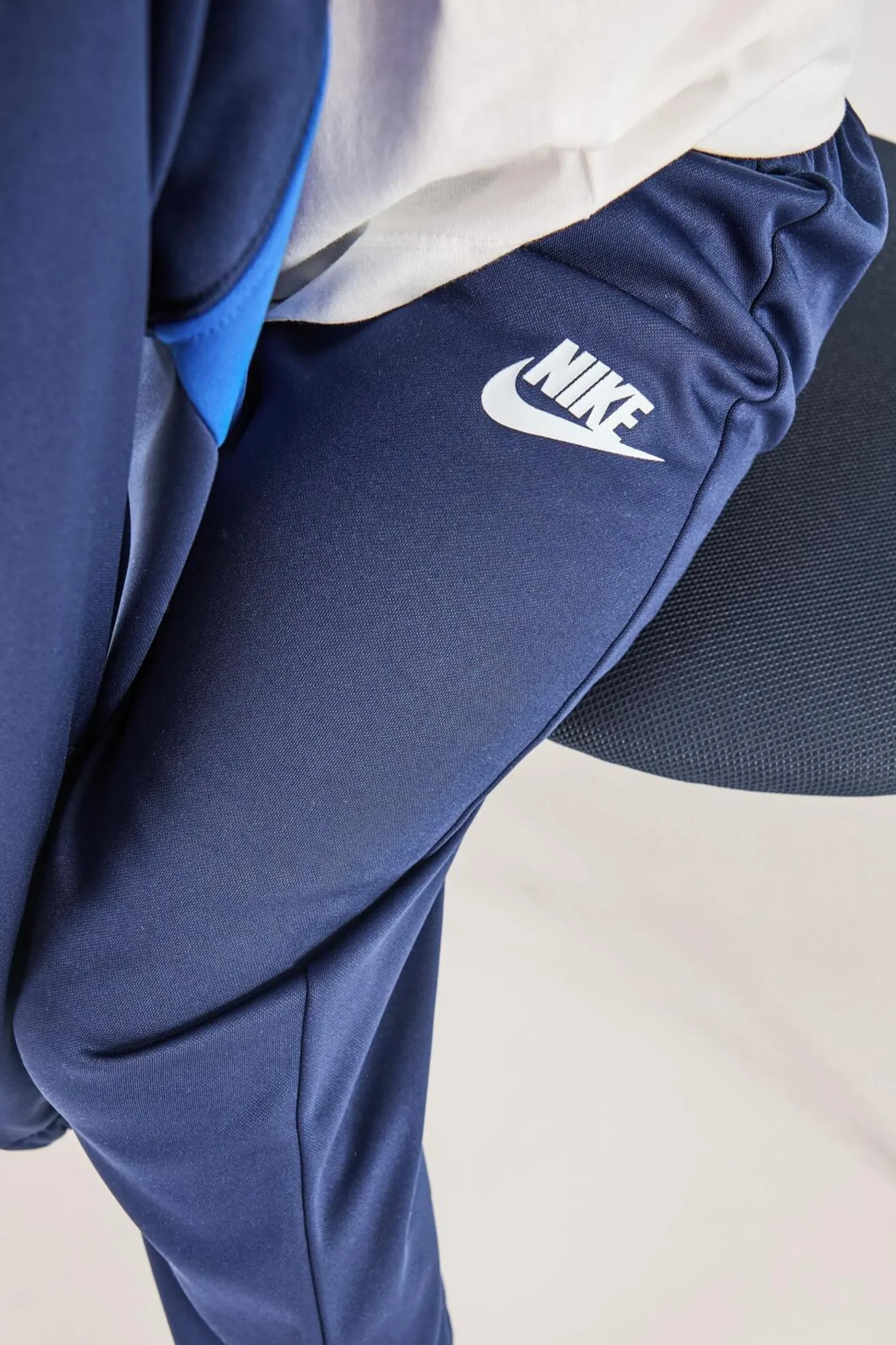 Nike Ess