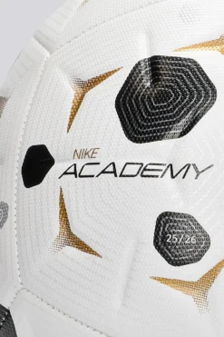 Nike Pitch