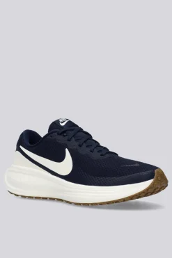 Nike Revolution 8