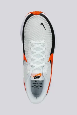 Nike Revolution 8