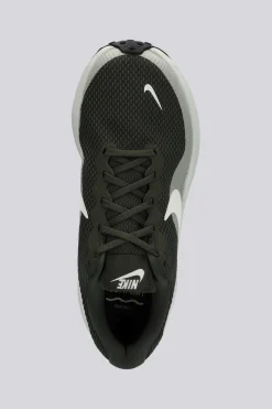 Nike Revolution 8