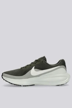 Nike Revolution 8
