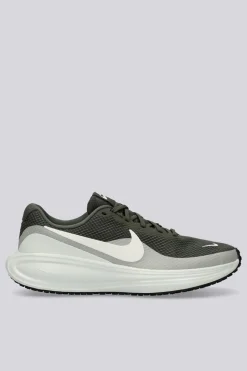 Nike Revolution 8