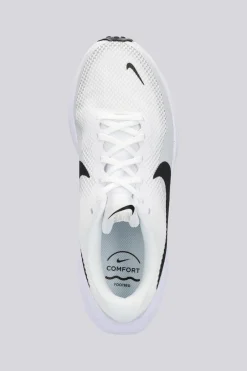 Nike Revolution 8