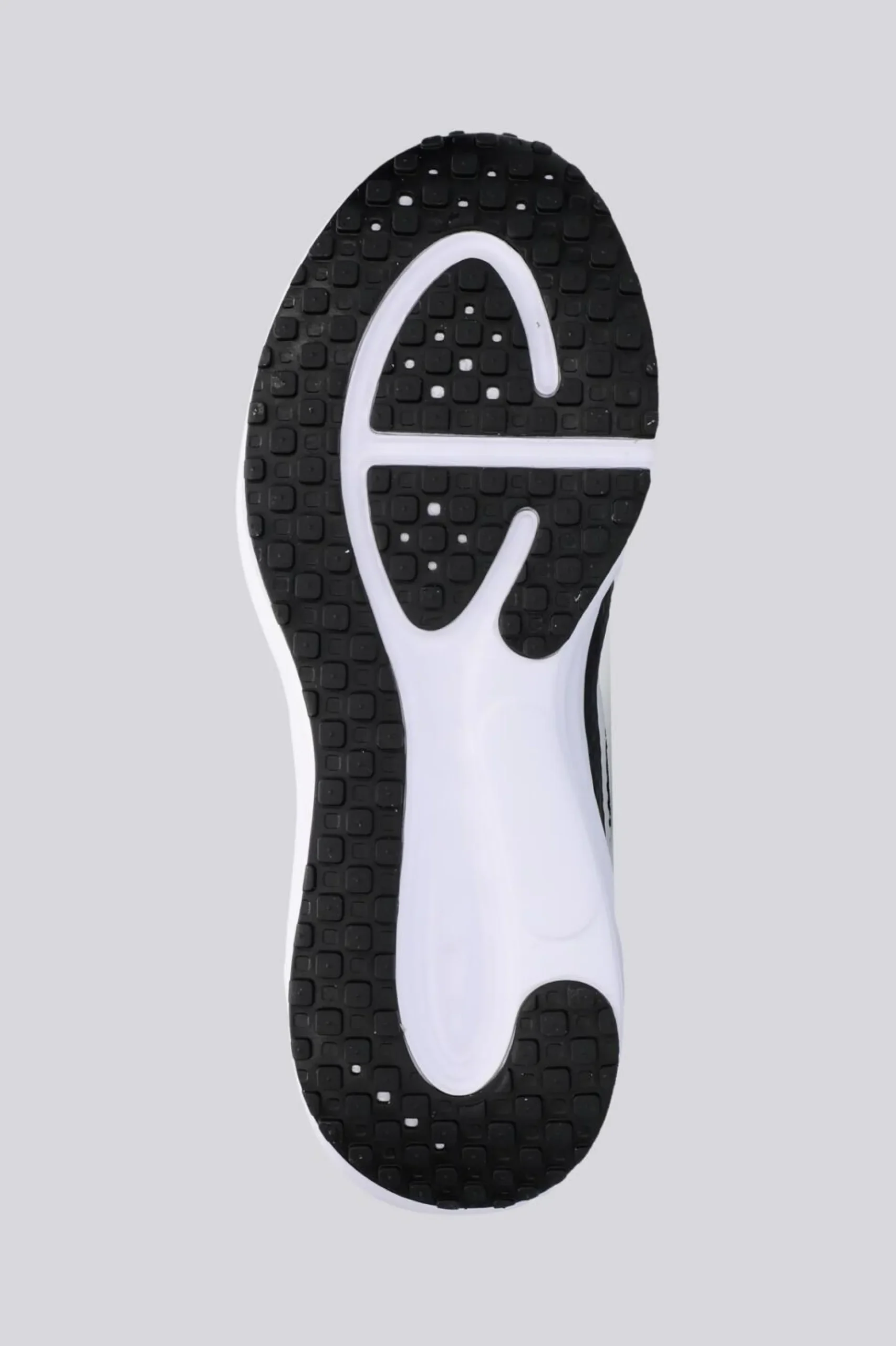 Nike Revolution 8