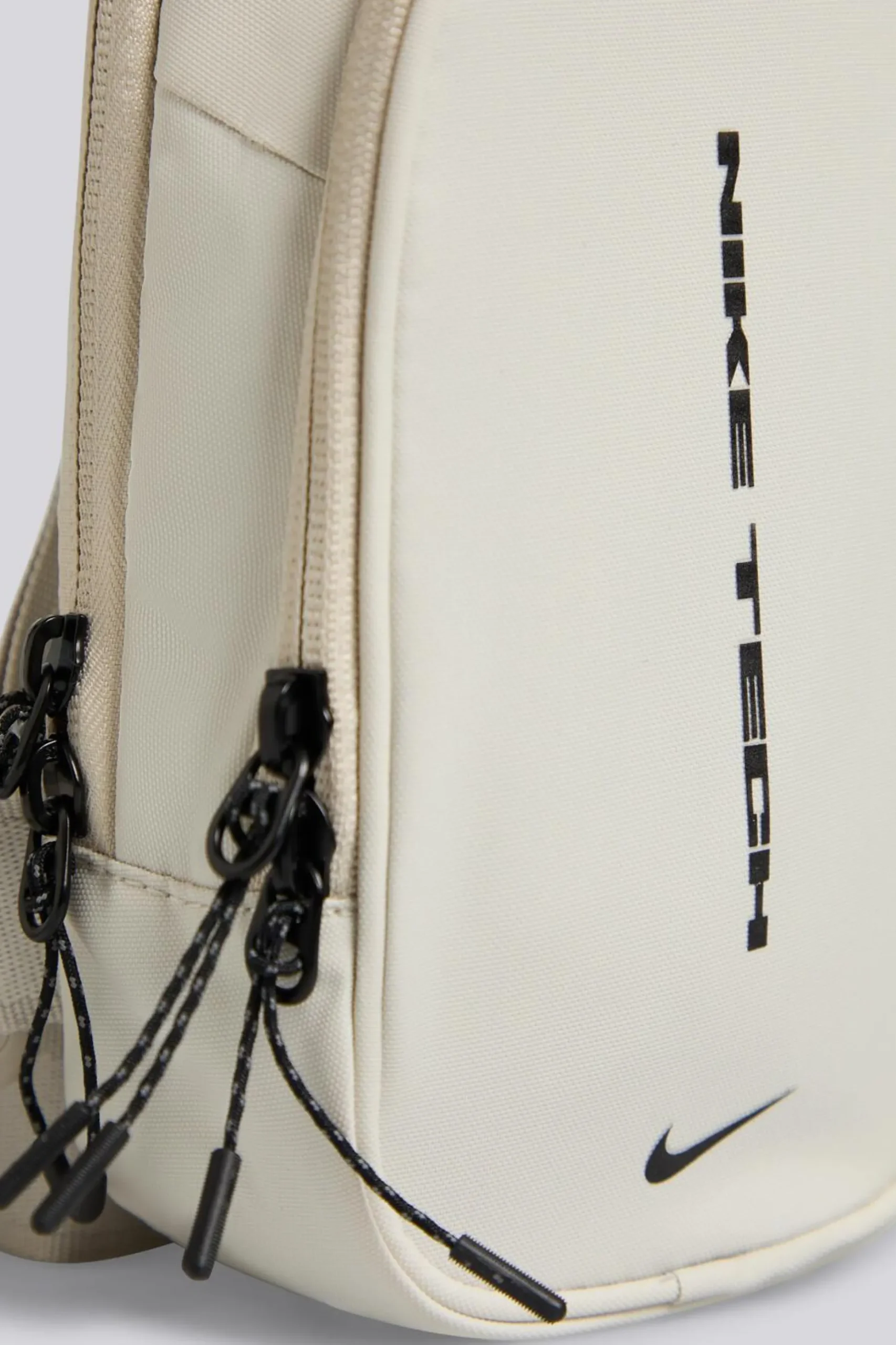 Nike Sportswear Commute Tech