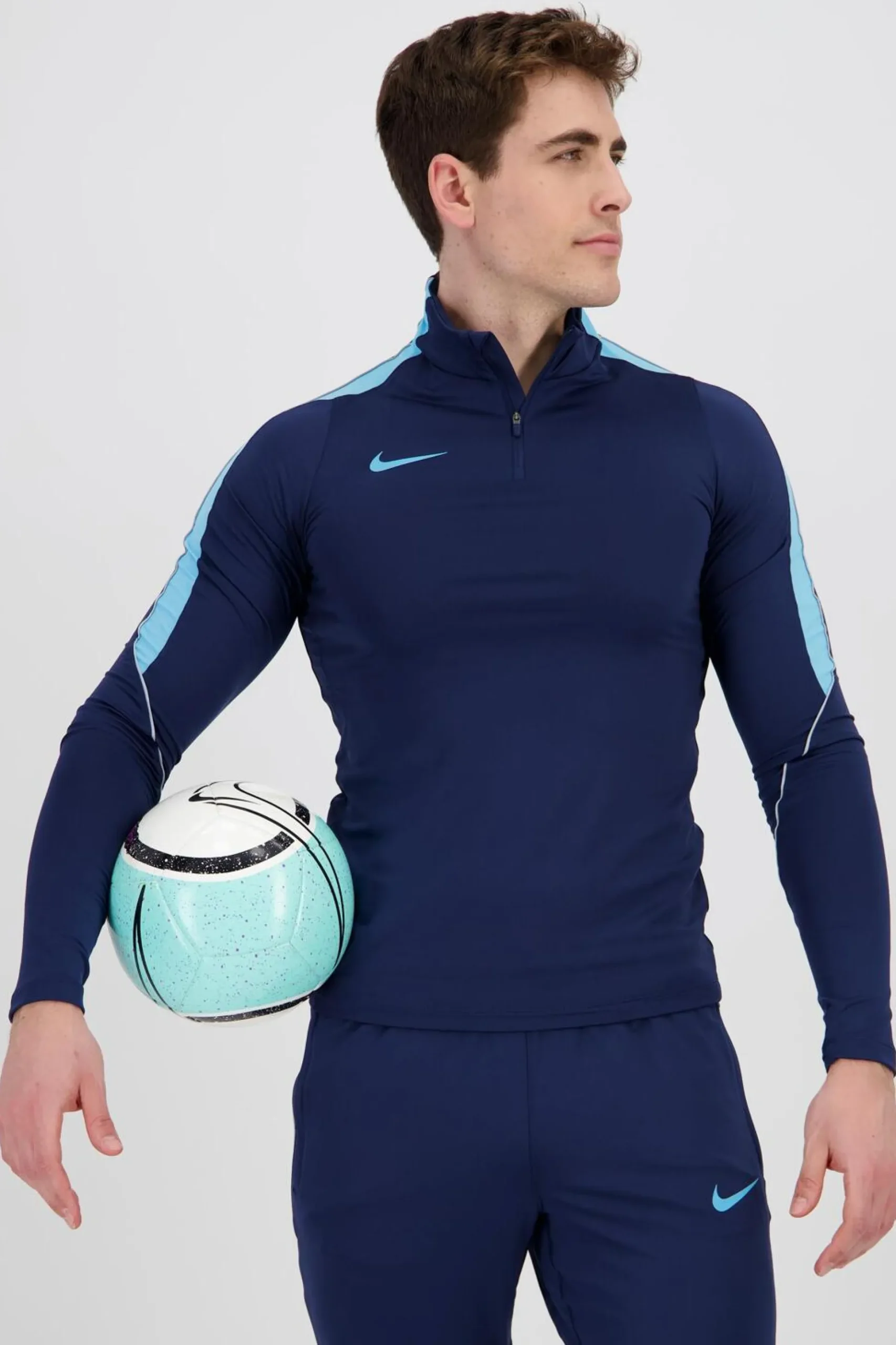 Sudadera Nike Strike26
