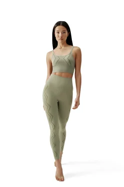 Top Born Living Yoga Kasama