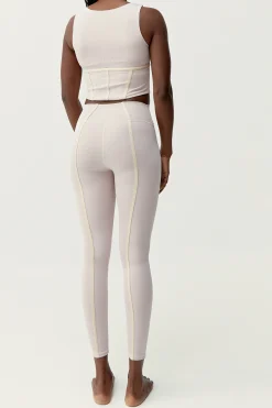 Top De Mujer Vani Born Living Yoga